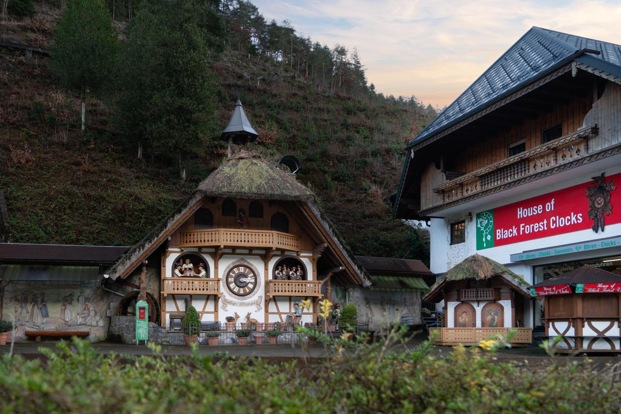 Rita - Atemberaubenden Wasserfaelle Triberg im Schwarzwald Exterior foto
